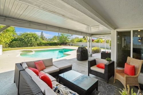 608 Dorothy Ln, Fullerton CA 92831-2704 exterior