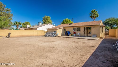 6120 Springbrook Dr, Tucson AZ exterior