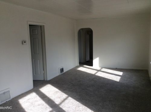 210 Hackley Ave, Meskegon MI 49444-1060 exterior