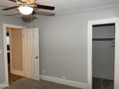 684 Isabella Ave, Meskegon MI 49442-4047 exterior