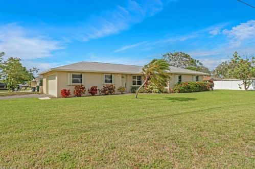 97 Madison Dr, Naples, FL 34110-1322