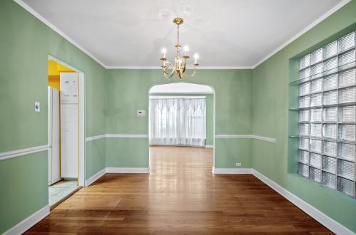 5911 Drake Ave, Chicago IL 60659-2204 exterior