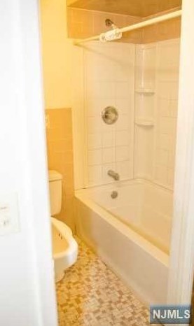 89 Clinton Pl, East Rutherford NJ 07073-1323 exterior