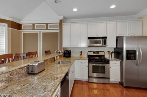 12 Ardsley Ct, Parsippany NJ 07834-3727 exterior