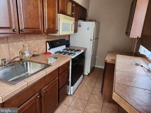 1185 Whitman Ave, Camden NJ 08104-1258 exterior