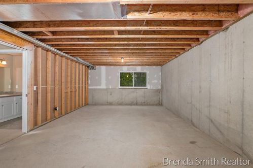 1056 Kensington St, Grand Rapids MI 49534-2179 exterior