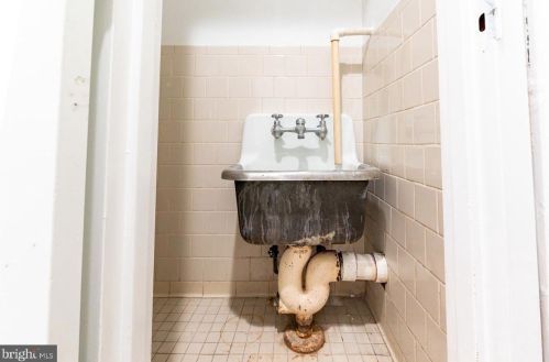 1709 Capitol St, Washington DC 20002-1015 exterior