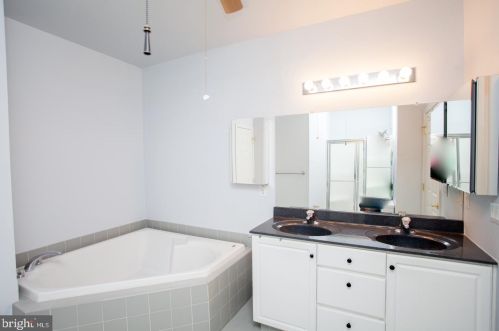 145 Villa Dr, Warminster PA 18974-3783 exterior