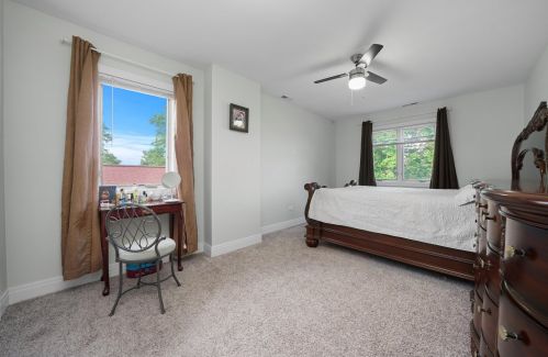 5606 Parkside Ave, Chicago IL 60646-6421 exterior