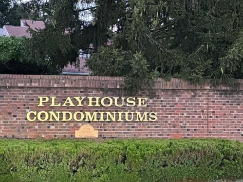 301 Post Rd, Westport CT  06880-4701 exterior