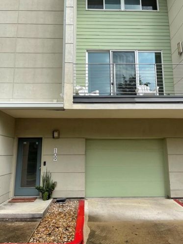 604 Bluff Dr, Austin TX  exterior