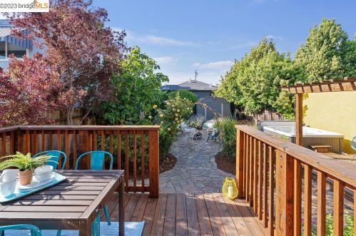 1221 Blake St, Berkeley CA 94702-2014 exterior