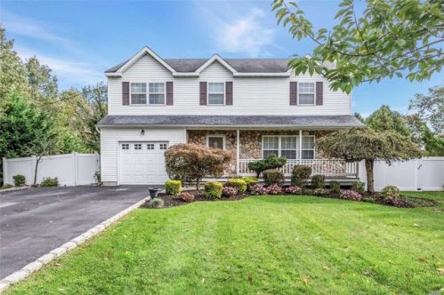 1625 Louis Kossuth Ave, Bohemia, NY 11716-1511