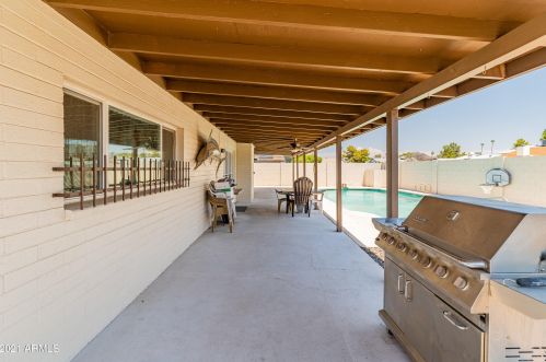 3401 Crocus Dr, Phoenix AZ 85032-5419 exterior