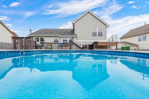 1772 Kennsington Ln, Bull Valley IL 60014-2047 exterior