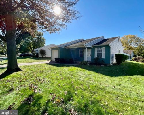 13 Fernwood Ct, Columbus, NJ 08022-1027