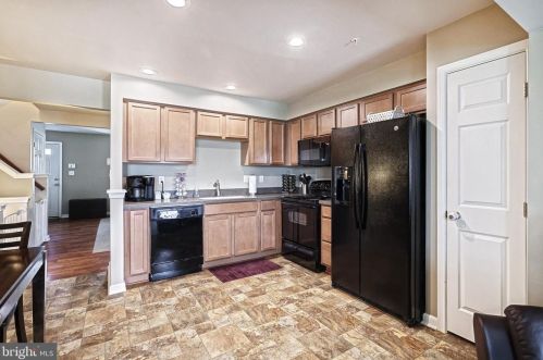 745 Blossom Dr, Hanover PA 17331-2077 exterior