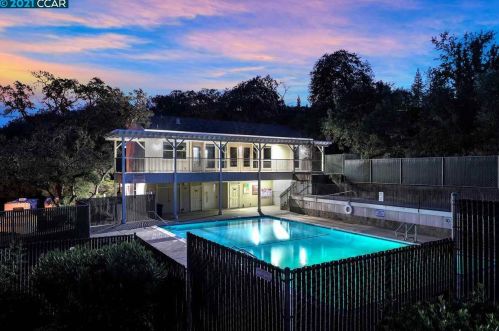 87 Southwind Dr, Concord, CA 94523-1074