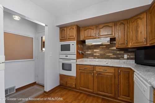 1889 Linden St, East Lansing MI 48823-4313 exterior