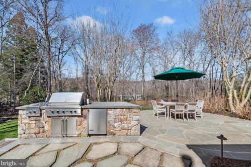 11820 Beekman Pl, Rockville MD 20854-2177 exterior