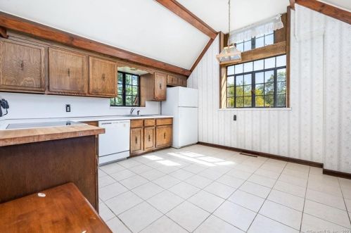 366 Litchfield Rd, Torrington CT 06791-2101 exterior