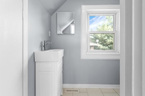 2133 Beckert Ave, Pittsburgh PA 15212-1408 exterior