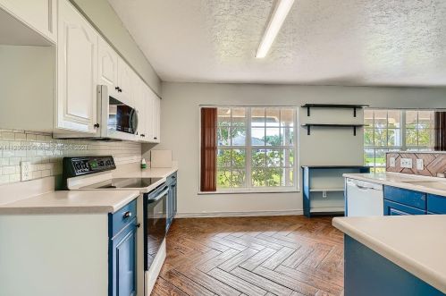 5205 Feather Crk Dr, Fort Pierce FL 34951-2327 exterior