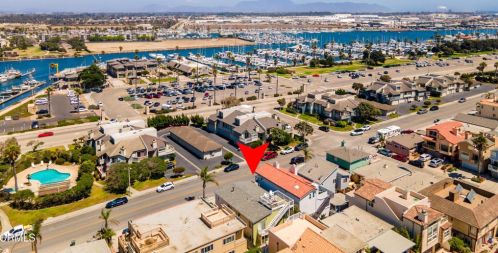 3715 Sunset Ln, Oxnard CA 93035-4133 exterior