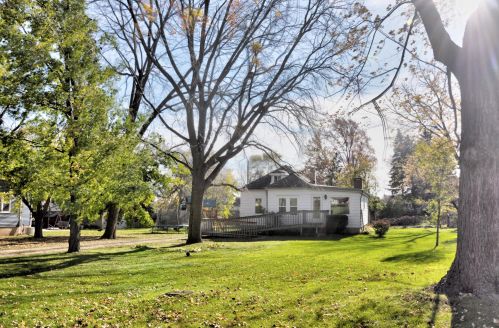 2135 Mangold Ave, Milwaukee, WI 53221-5069