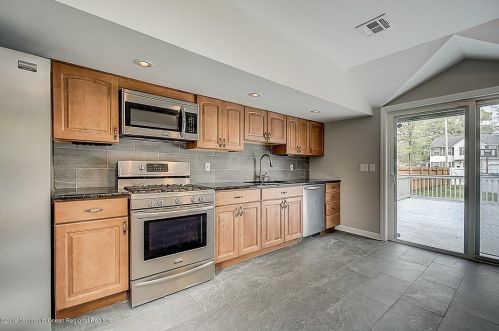 247 Frst Ave, Middletown NJ 07748-5720 exterior