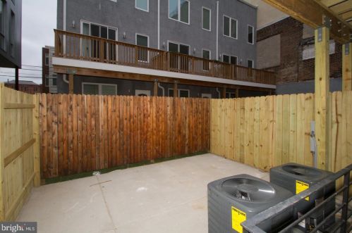 1322 Howard St, Philadelphia PA  19147-6114 exterior