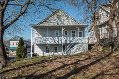 30 Glover Ave, West Paterson NJ 07424-2843 exterior