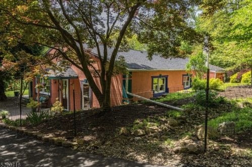 89 Russling Rd, Hackettstown, NJ 07840-4834