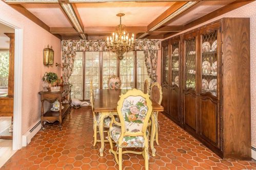 60 Lynwood Dr, Valley Stream, NY 11580-3327