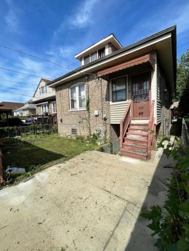 8522 Blackstone Ave, Chicago IL  60619-6527 exterior