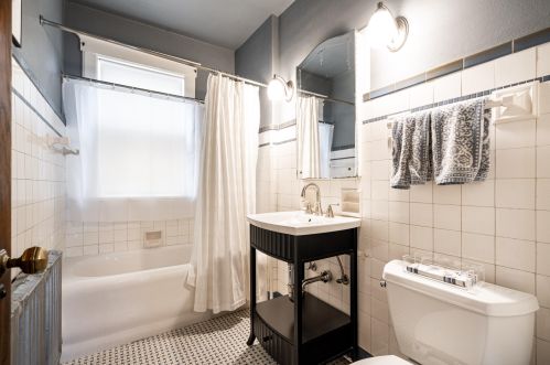 1817 48, Milwaukee WI 53208-1714 exterior