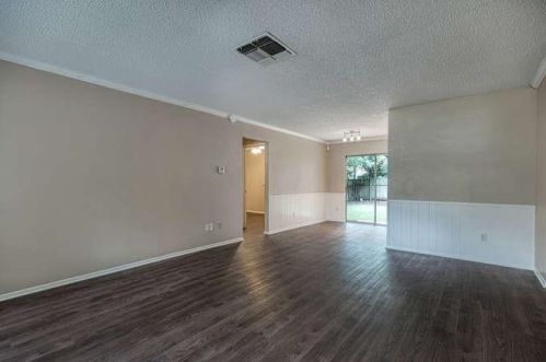 10419 Firethorn Ln, Austin TX  78750-1740 exterior