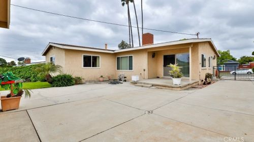 1100 Lincoln Ave, Fullerton CA 92831-4506 exterior