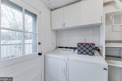 2406 Dearing St, Alexandria VA 22302-1806 exterior