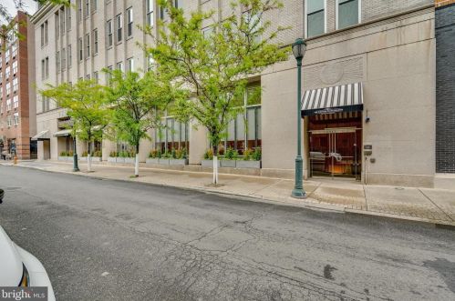 1101 Locust St, Philadelphia PA 19107-5519 exterior