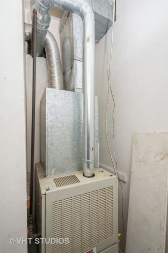 3252 Wabansia Ave, Chicago IL 60647-4937 exterior