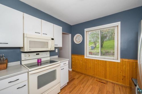 2211 11 St, Duluth MN 55806-1201 exterior