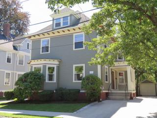 625 Angell St, Providence, RI 02906-5553