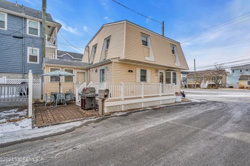 125 Throssell Rd, Lavallette NJ 08735-3230 exterior