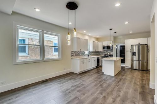 5043 Ainslie St, Chicago IL  60630-2302 exterior