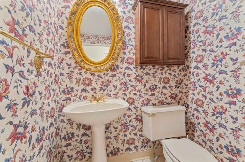 226 Pine Ct, Pittsburgh PA 15239-1953 exterior