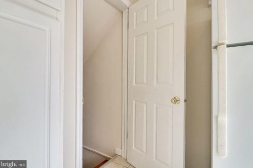 2701 Farmington Dr, Alexandria VA 22303-1315 exterior