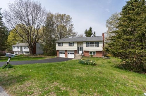 20 Cromwell Dr, Poughkeepsie, NY 12603-2630