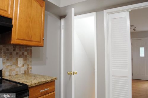 2371 Emerald Hts Ct, Herndon VA  20191-1752 exterior