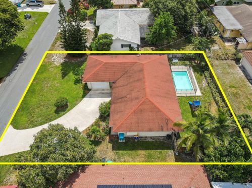 1330 27 Ave, Boynton Beach FL 33435-7529 exterior